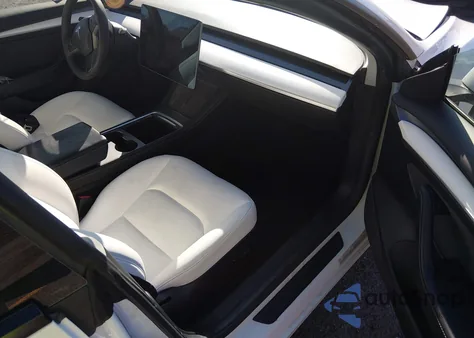 2021 Tesla Model 3 Standard Range Plus Rear-Wheel Drive z USA, uszkodzony, nr VIN 5YJ3E1EA6MF067859